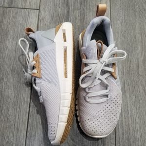 Under Armour HOVR Workout Sneaker